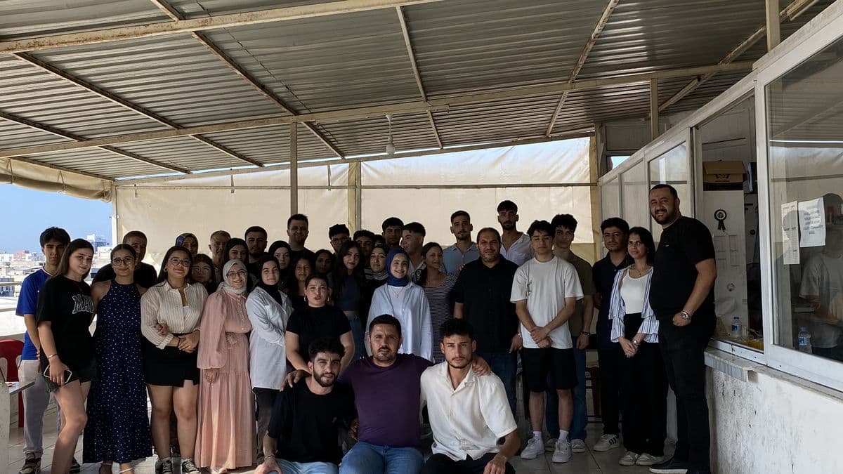 Genç Kalem öğrencilerinin grup fotoğrafı